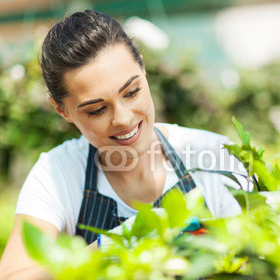 pretty_young_woman_gardening.jpg